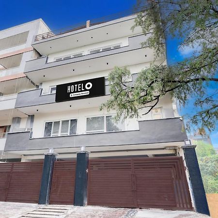 Super Hotel O Sector 43 Ґурґаон Екстер'єр фото