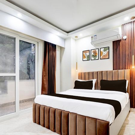 Super Hotel O Sector 43 Ґурґаон Екстер'єр фото