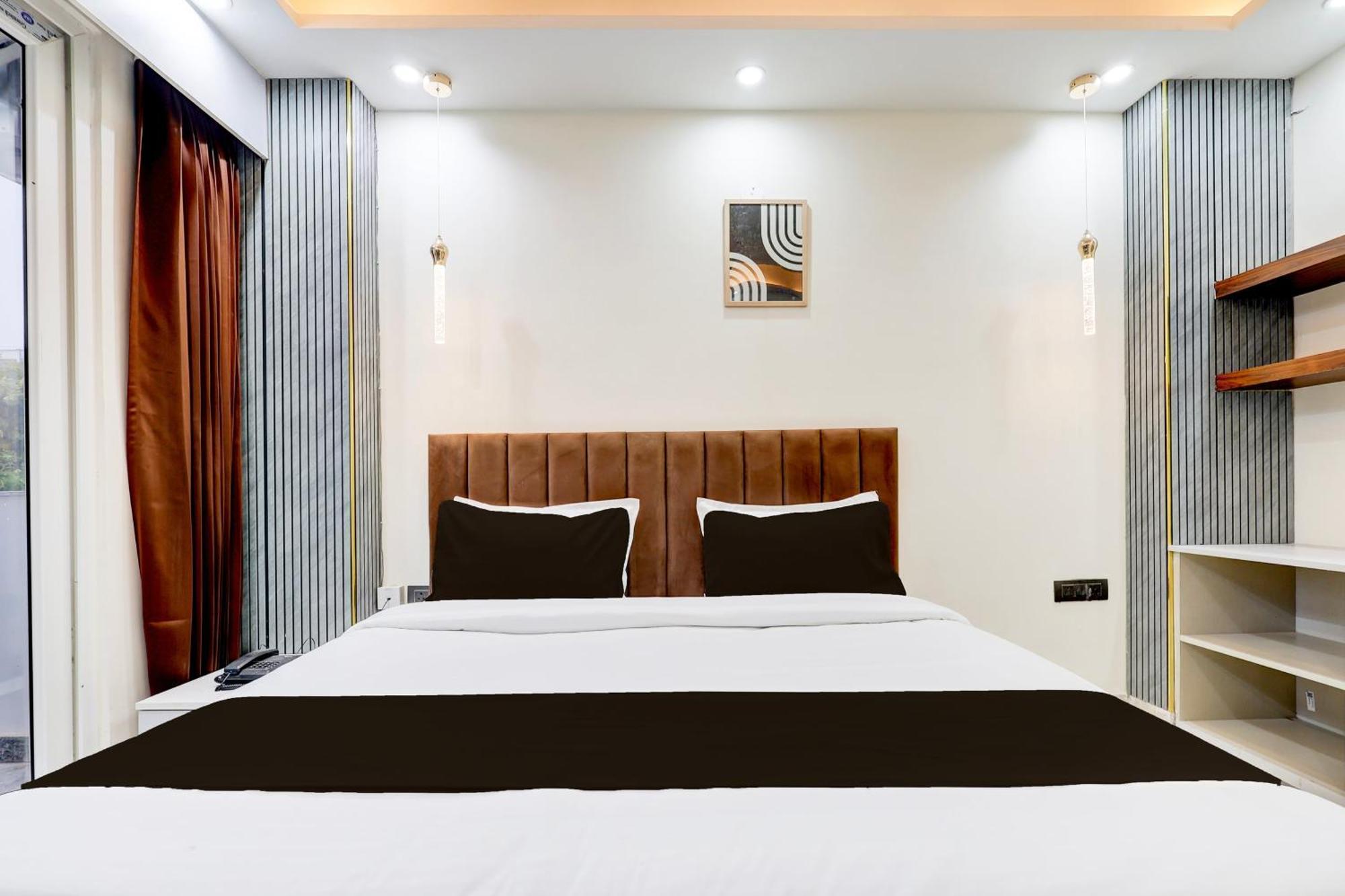 Super Hotel O Sector 43 Ґурґаон Екстер'єр фото