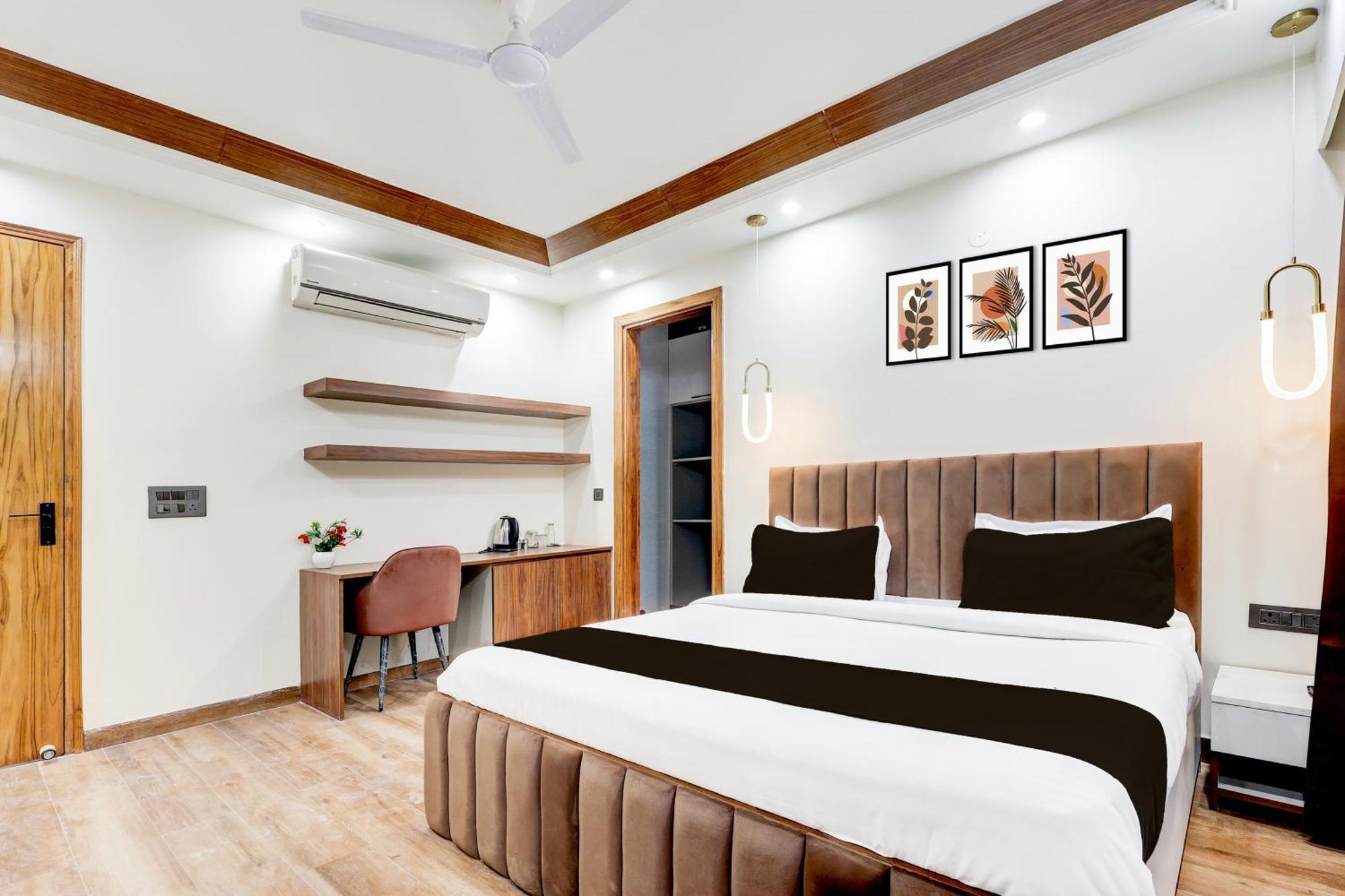Super Hotel O Sector 43 Ґурґаон Екстер'єр фото