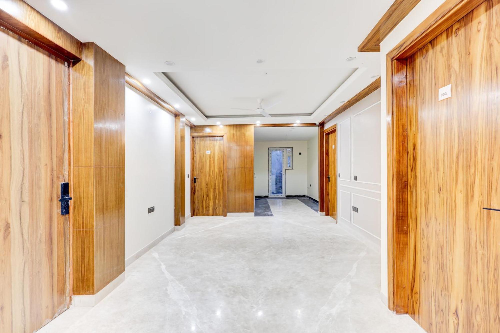 Super Hotel O Sector 43 Ґурґаон Екстер'єр фото