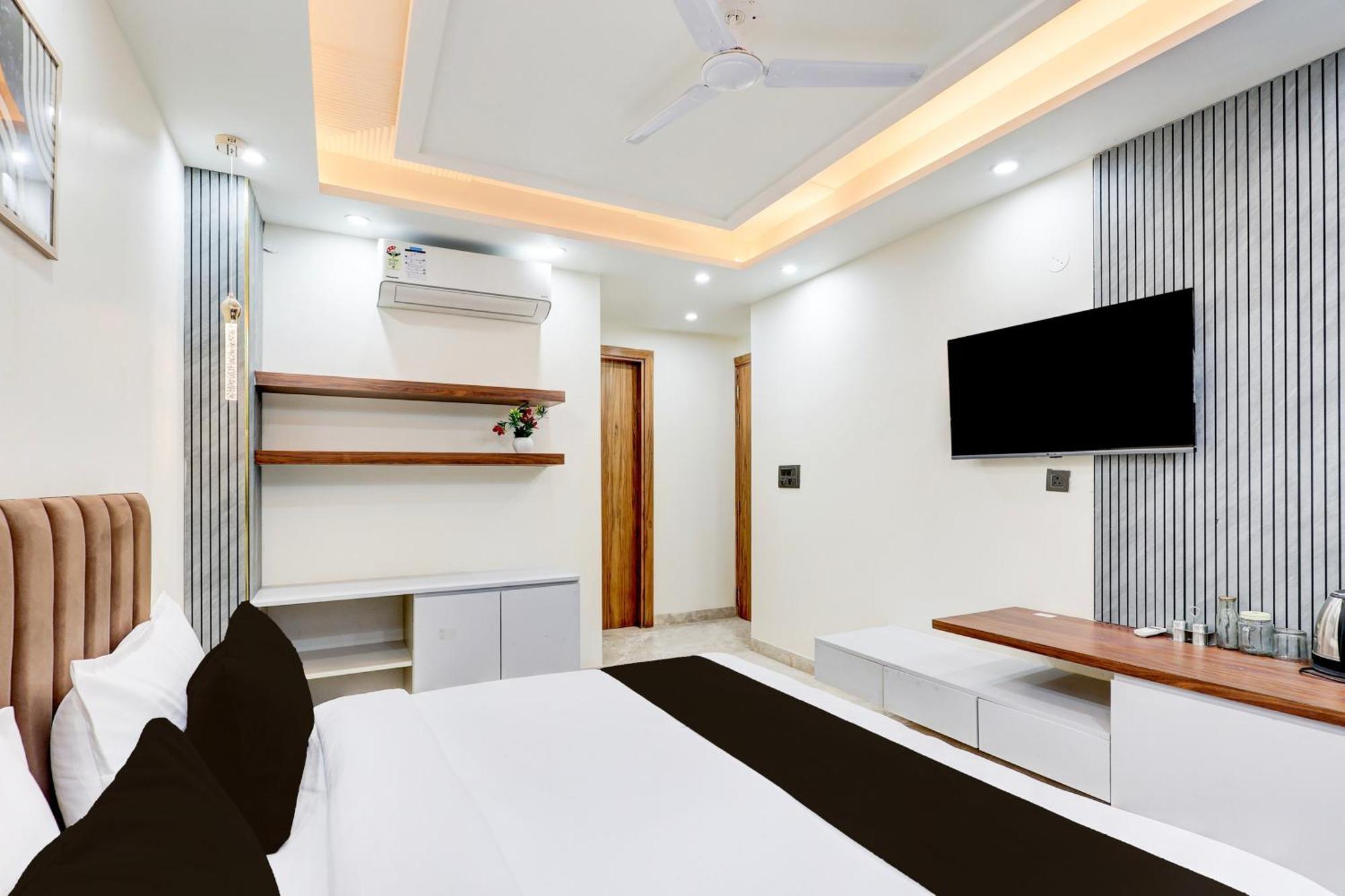 Super Hotel O Sector 43 Ґурґаон Екстер'єр фото