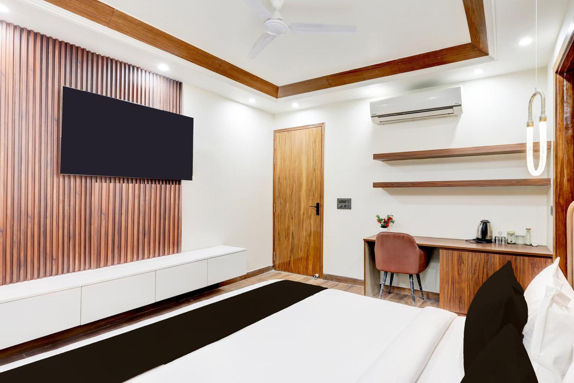 Super Hotel O Sector 43 Ґурґаон Екстер'єр фото