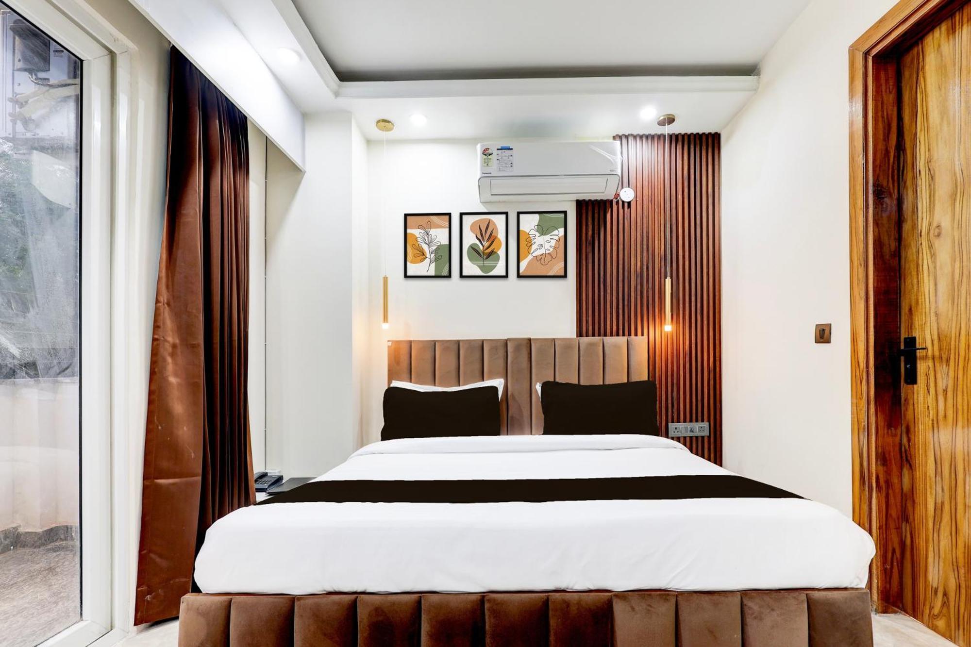 Super Hotel O Sector 43 Ґурґаон Екстер'єр фото