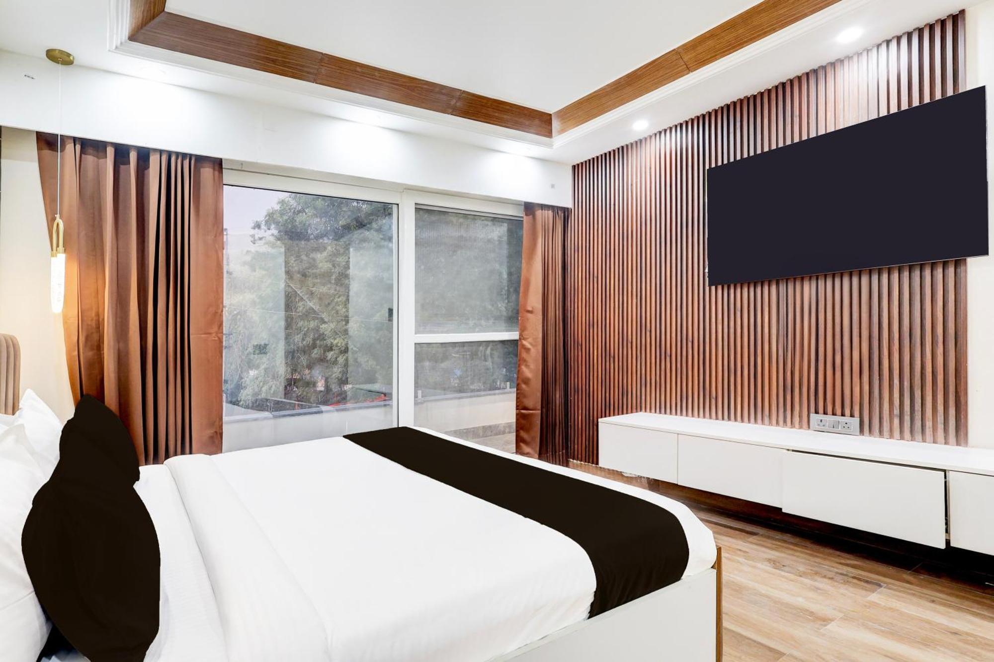 Super Hotel O Sector 43 Ґурґаон Екстер'єр фото