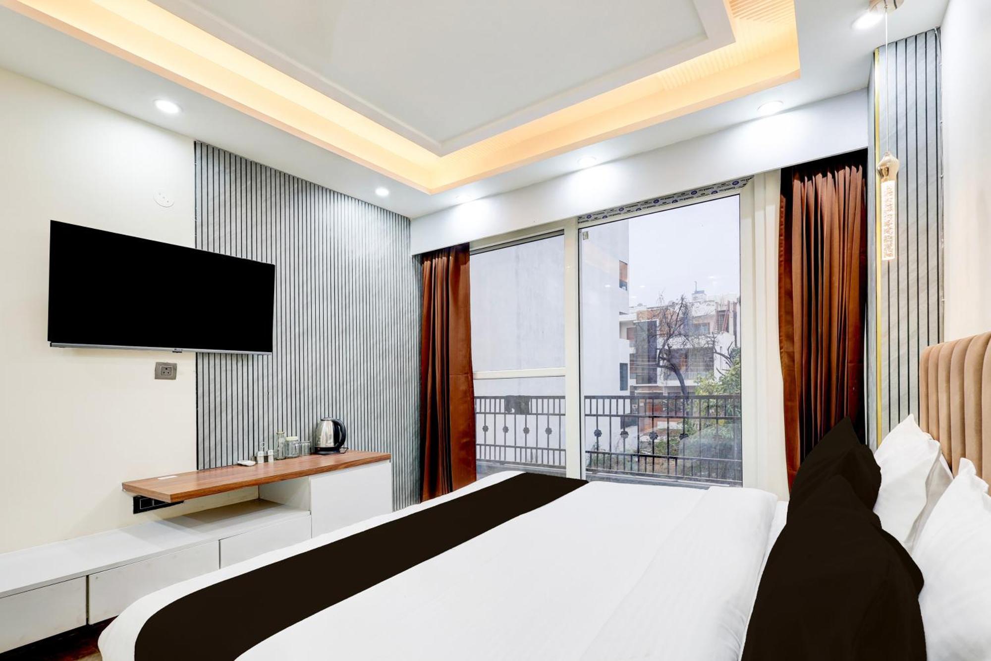 Super Hotel O Sector 43 Ґурґаон Екстер'єр фото